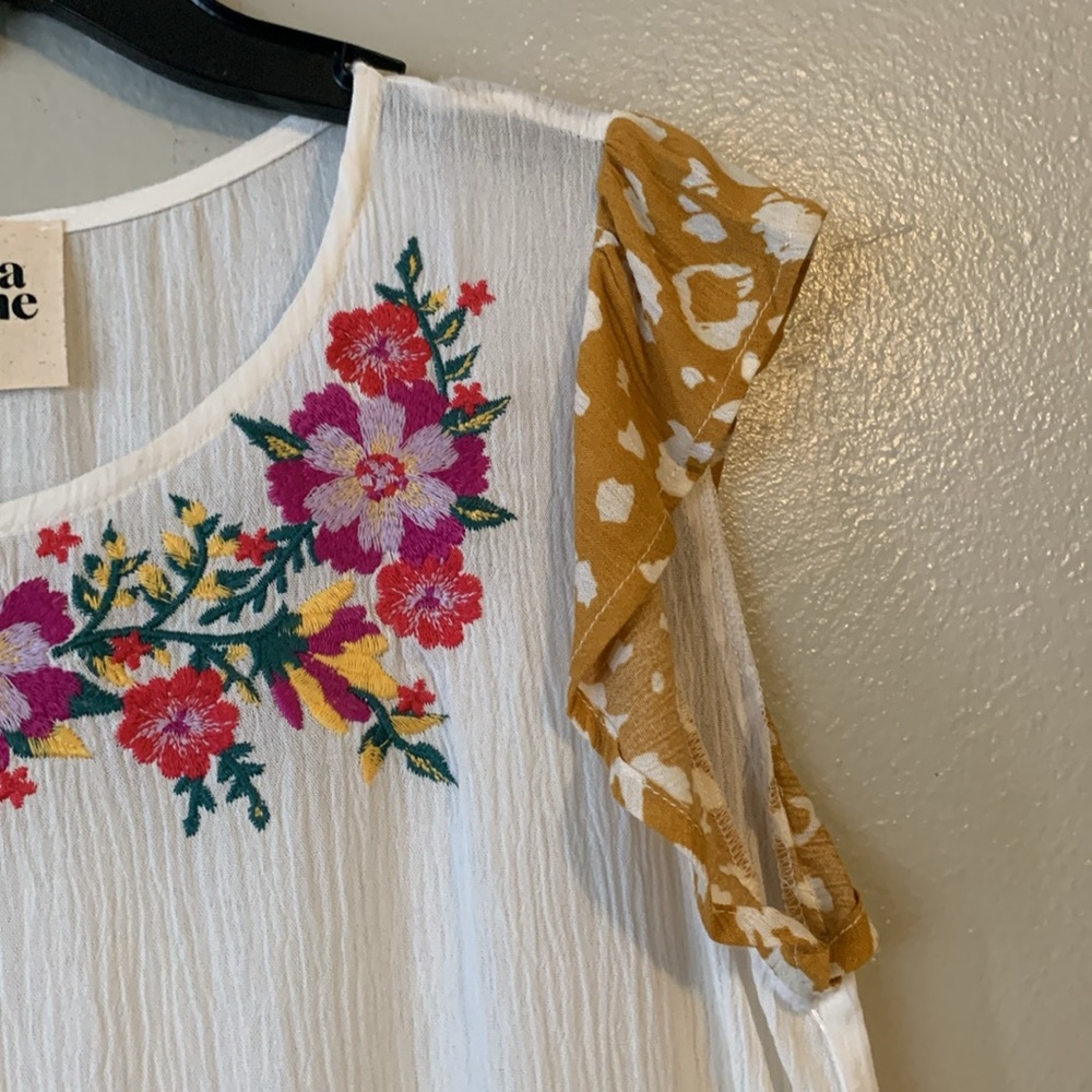 Savanna Jane Embroidered Cap Sleeve Blouse Size S NWT - Picture 3 of 9